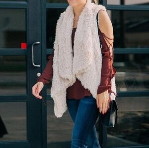 Nwot Jolt Faux Fur Open Vest Tan Women's Large